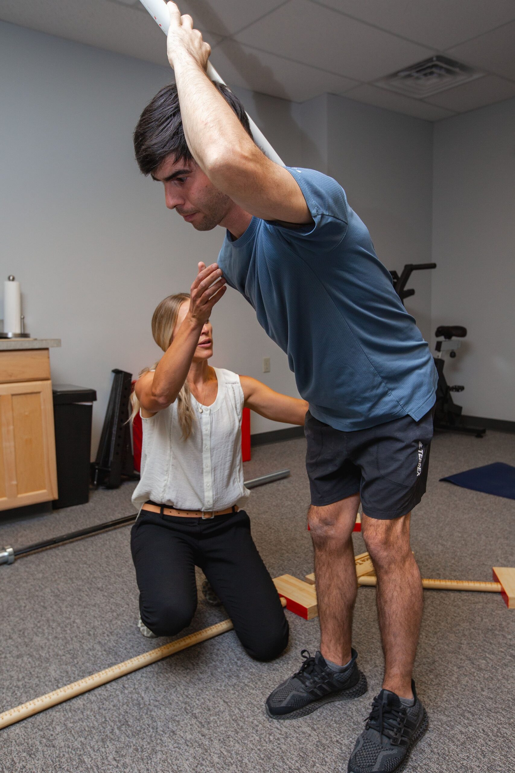 What are the treatment options for rock climbers with hip pain? Mend