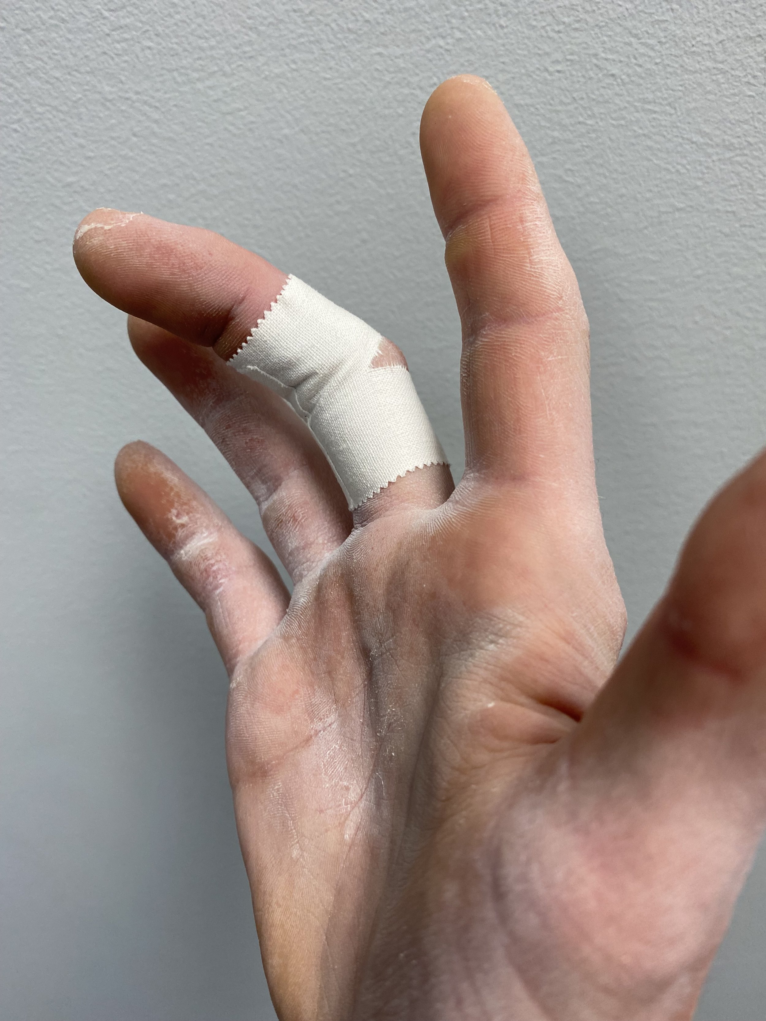 Does Finger Taping Improve Finger Strength In Climbers? - Mend