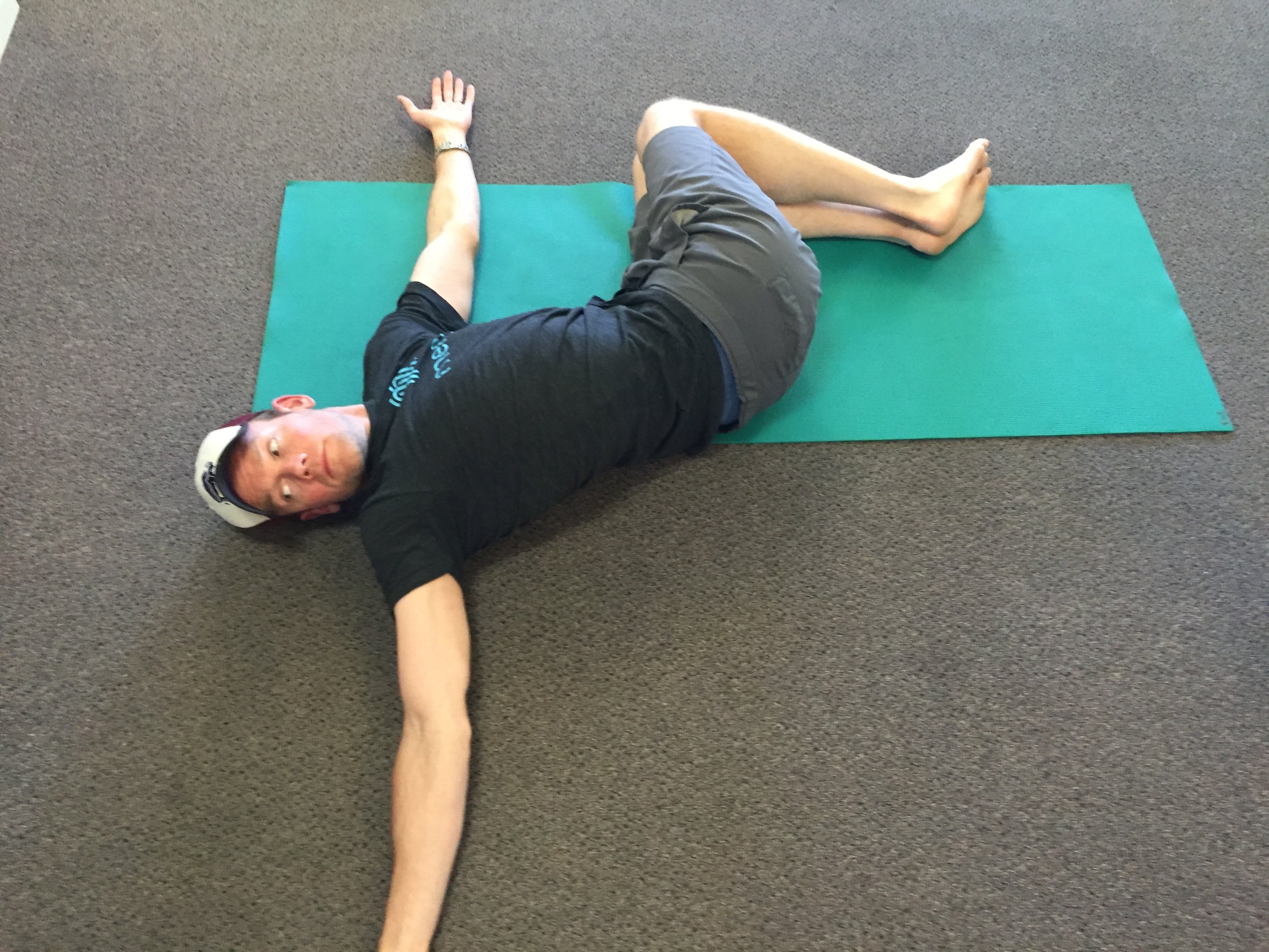shoulder sweep-exercise-thoracic-mobility