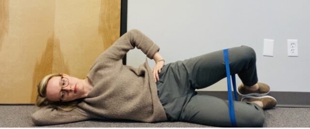 Clamshell hold